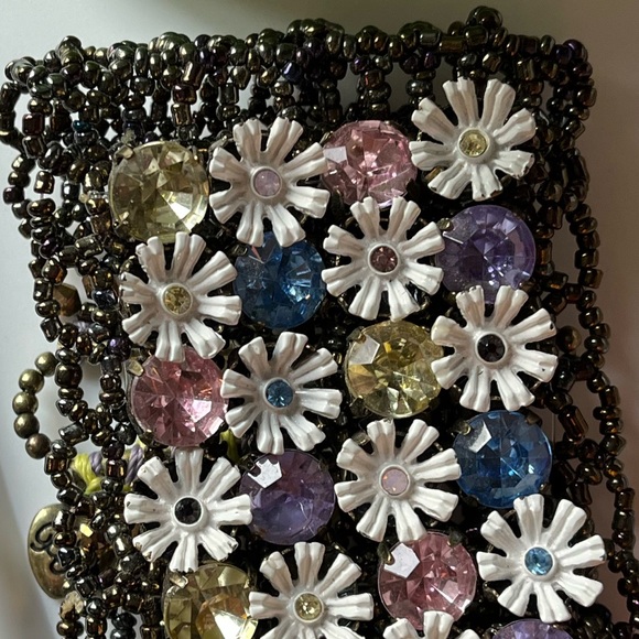 BETSEY JOHNSON GRUNGE GIRLIE DAISY METAL BEADED BRACELET - Picture 5 of 8